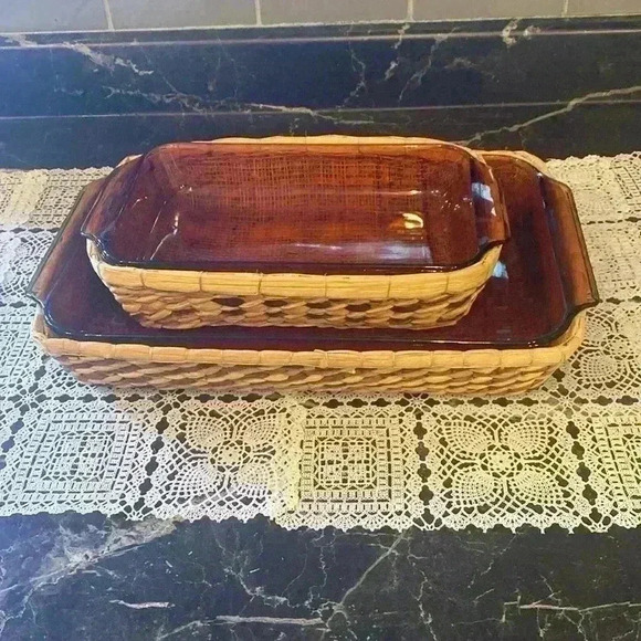1980s Vintage Set of 2 Anchor
Hocking Amber Casserole Dishes in Baskets - Picture 1 of 16
